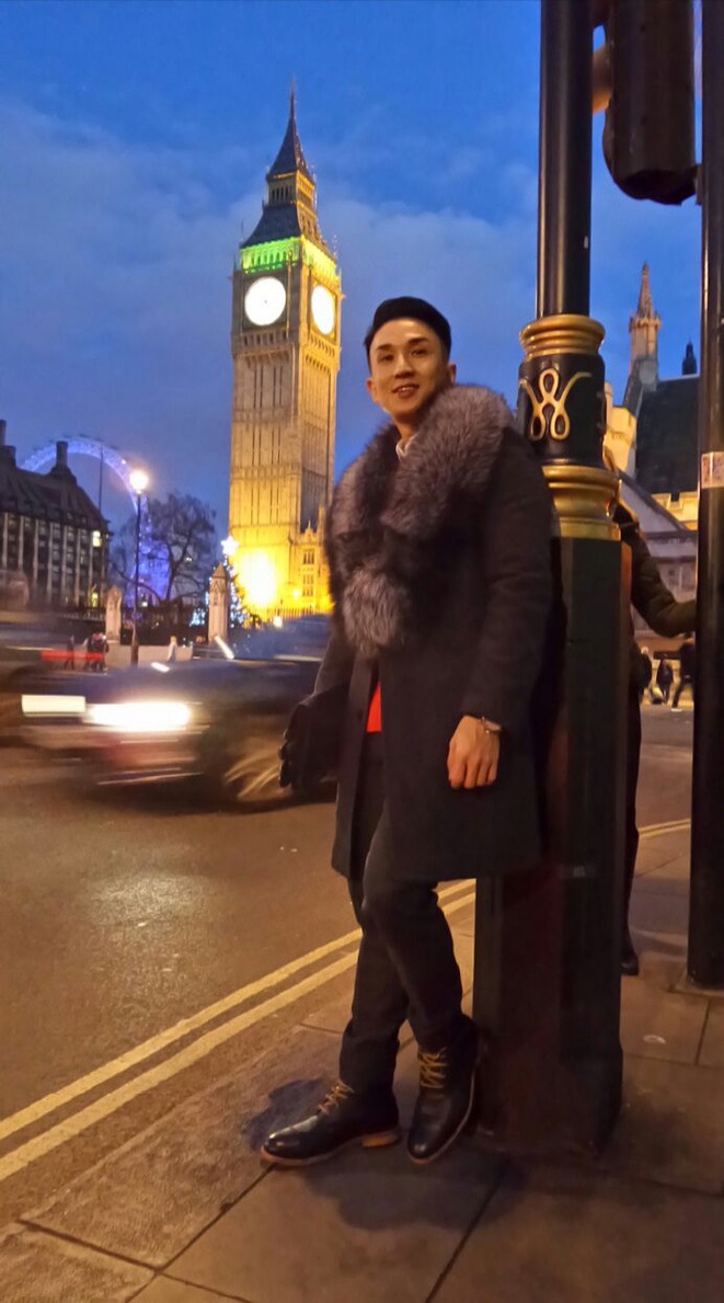 man wearing round pelerine with silver grey fox fur