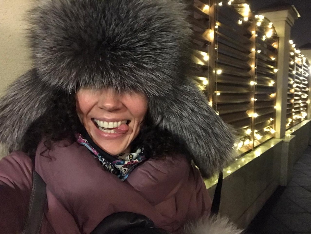 woman wearing silver fox fur trapper hat